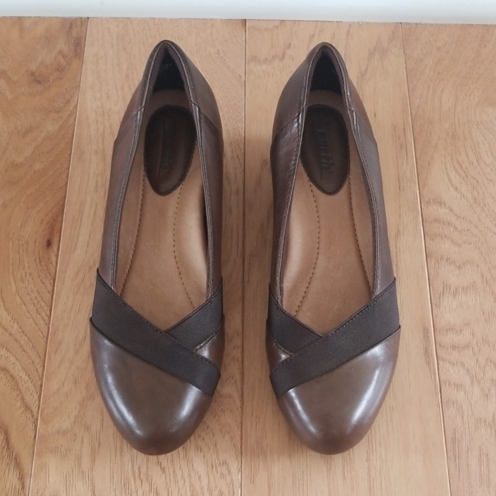 ❤️SOLD!❤️Earth sz 7.5 Elderberry Bark Wedge